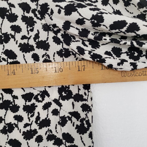 Forever 21 Long Sleeve Collared Blouse; Button Down in Back; Size Small - Picture 7 of 8